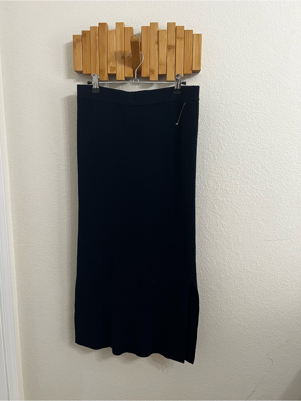 Sleek Navy Blue Ribbed Midi Skirt with Side Slit